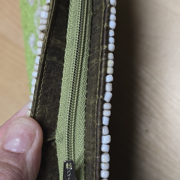 Green and White Beaded Wristlet - Picture 7 of 7
